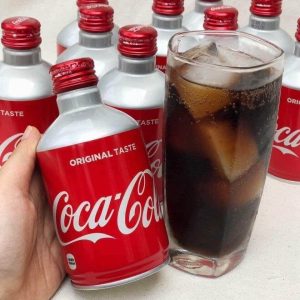 coca Nhật được thiết kế với chất liệu nhôm