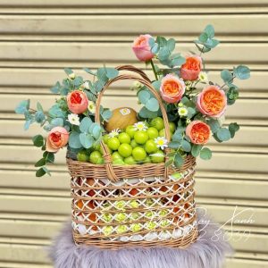 Giỏ nho tươi, Kiwi kèm hoa hồng xách tay