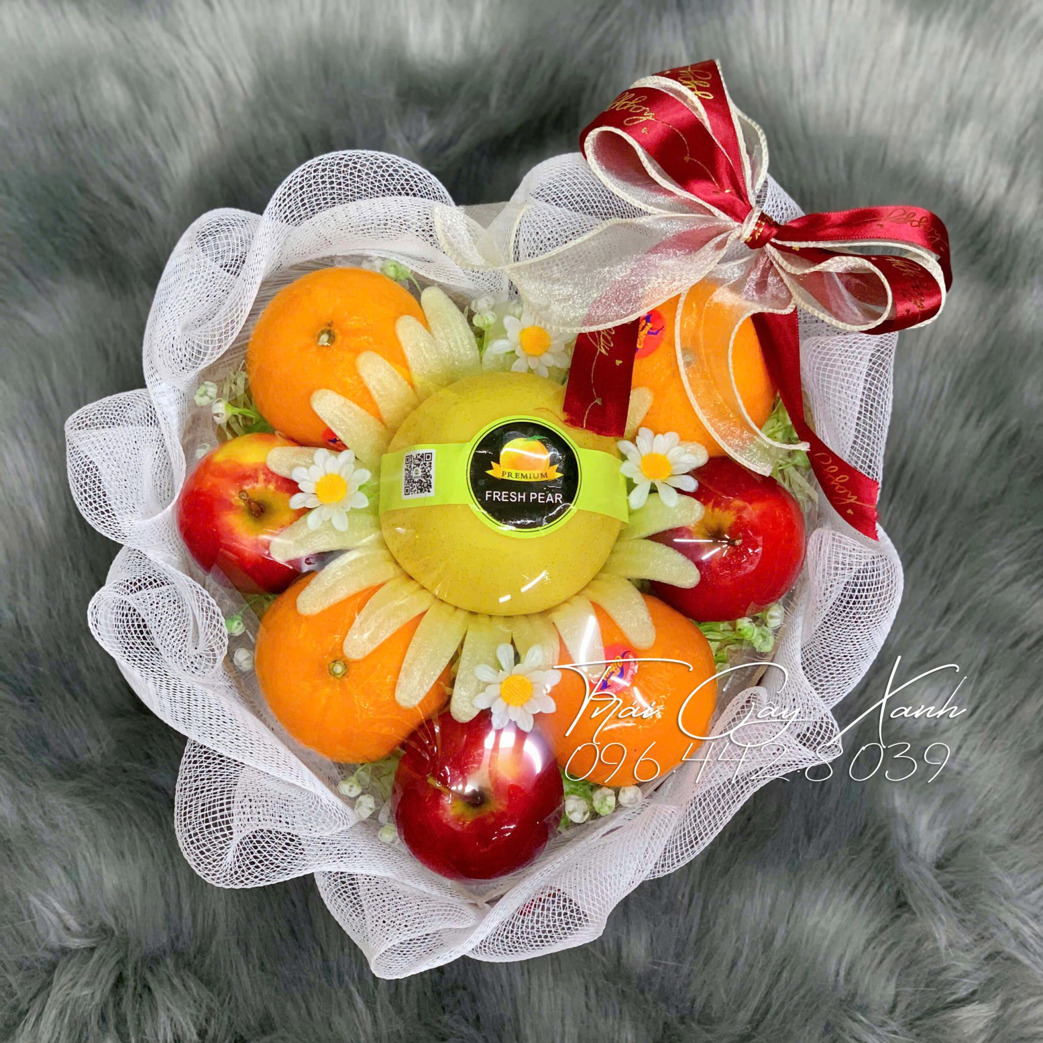 Chuối táo quạ khổng lồ dài 35 - 40cm và nặng từ 0,5kg hơn 1kg