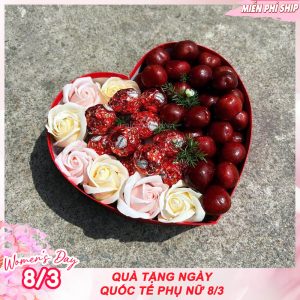 Hộp quà cherry, socola và hoa hồng hình trái tim