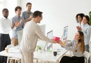 Quà tặng 8-3 cho nhân viên