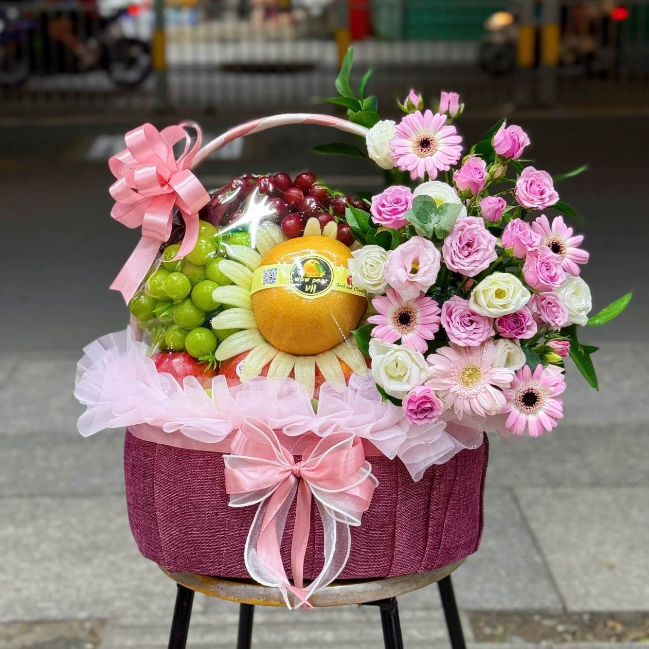 Cửa hàng báo giỏ trái cây hoa quả nhập khẩu