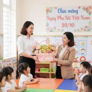 Tặng quà 20-10 cho cô giáo mầm non