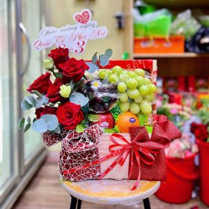 Giỏ hoa quả tone đỏ sang trọng quà tặng ý nghĩa