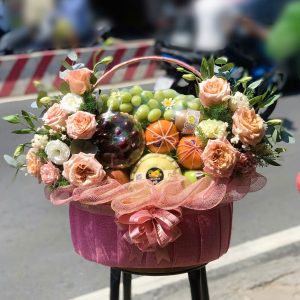 Giỏ trái cây mix hoa hồng sang trọng đẹp