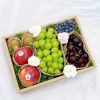 Khay trái cây nhập khẩu cao cấp gồm táo, nho xanh, cherry quà biếu sang trọng