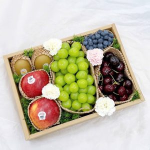 Khay trái cây nhập khẩu cao cấp gồm táo, nho xanh, cherry quà biếu sang trọng